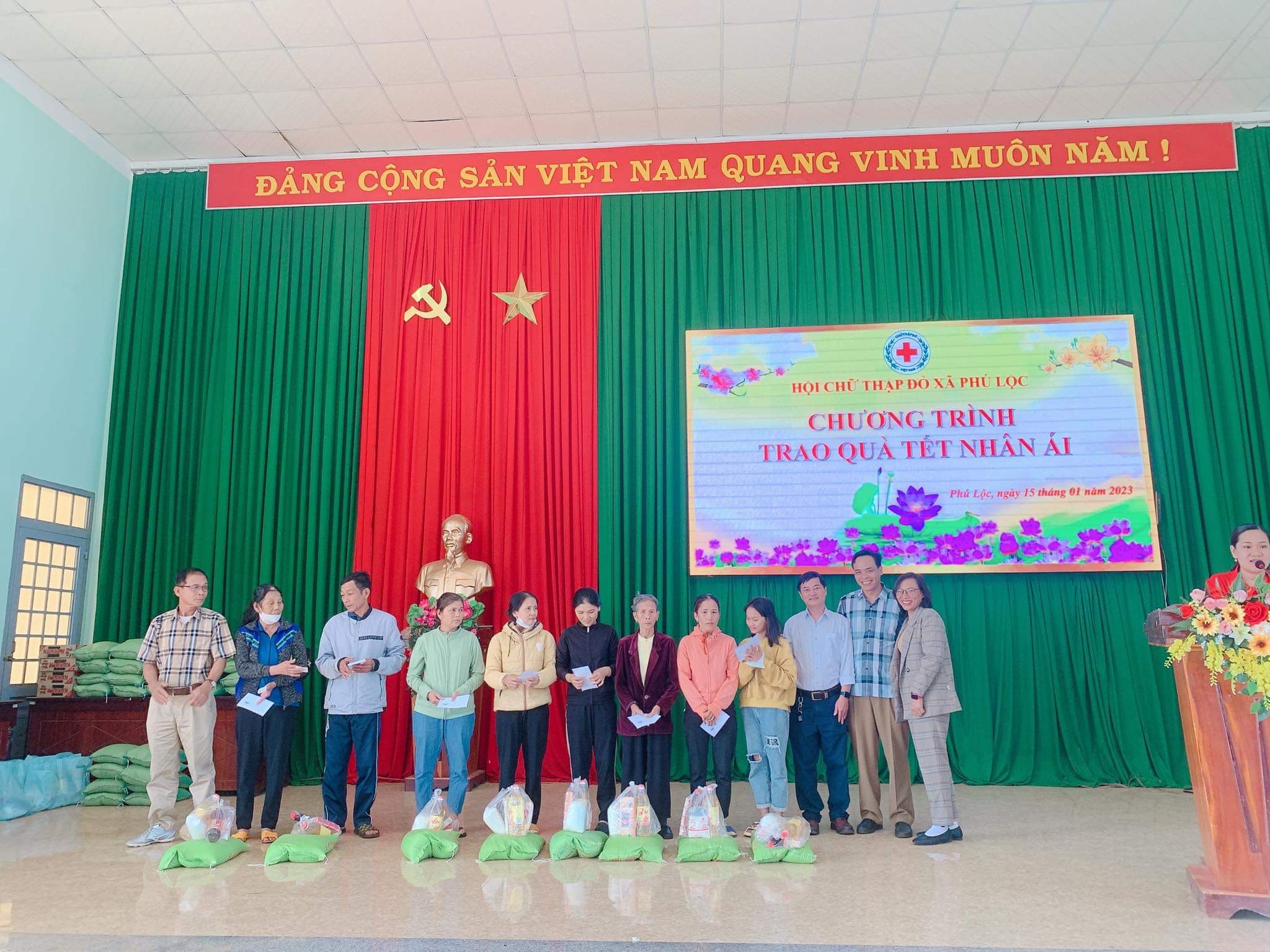 Hội Chữ thập đỏ xã Phú Lộc: Tổ chức chương trình tặng quà “Tết nhân ái”, Xuân Quý Mão 2023